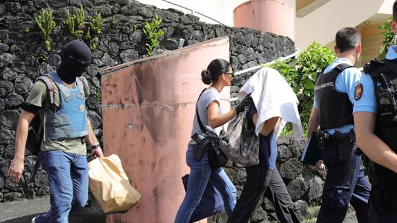 Un sospechoso de radicalismo islámico hiere a dos policías en la isla francesa de La Reunión