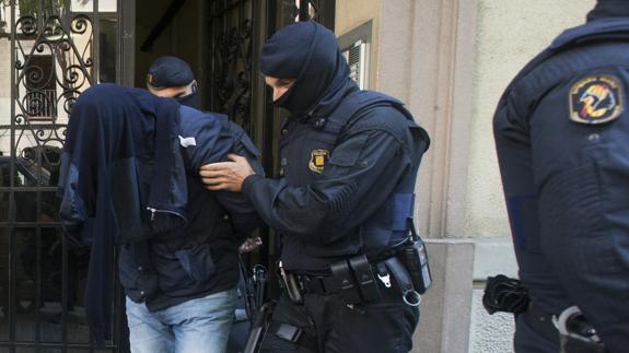 Prisión para tres de los nueve detenidos por yihadismo en Barcelona