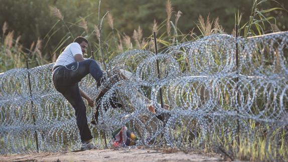 Orban anuncia la terminación de la segunda valla en la frontera húngara con Serbia