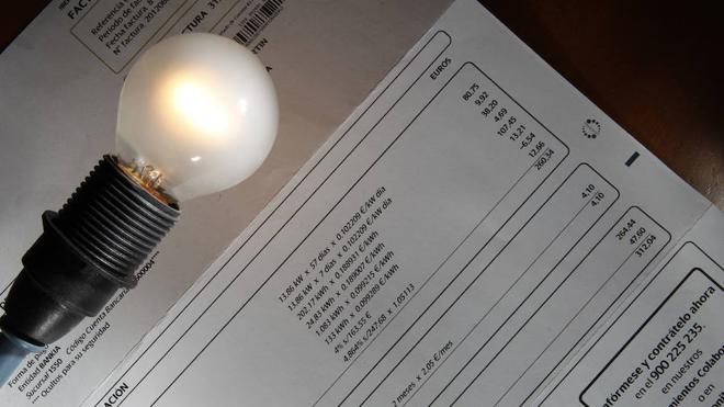 El recibo de la luz vuelve a subir en abril tras dos meses de bajada