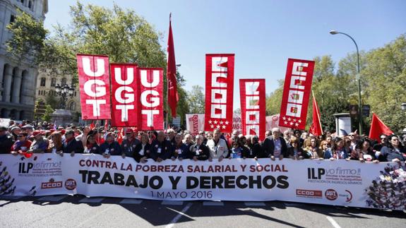 La destrucción de empleo y los casos de corrupción pasan factura a CCOO y UGT