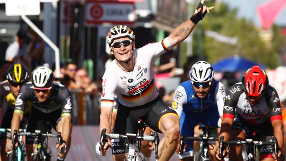 Greipel se lleva la segunda etapa y logra la 'maglia'