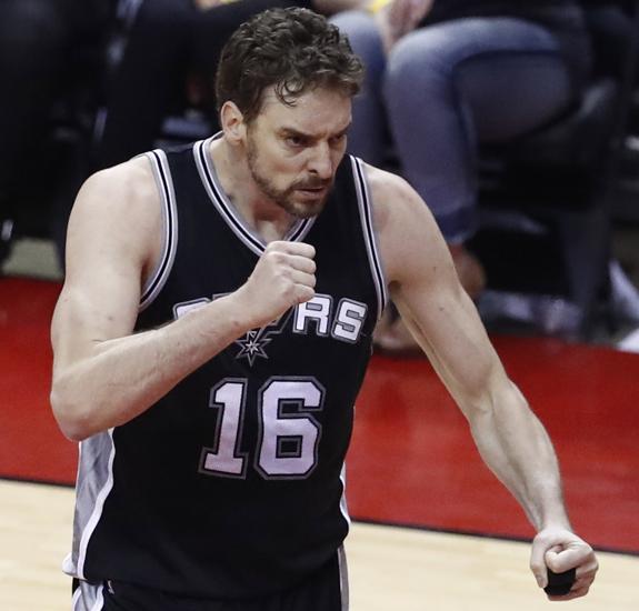 Pau Gasol vuelve a ser decisivo en el triunfo de los Spurs