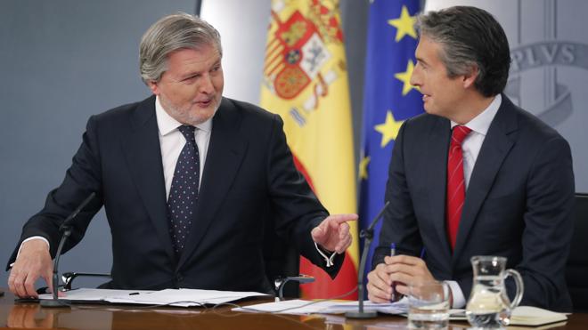 El Gobierno advierte al PSOE de que la reprobación de Catalá y los fiscales perjudica a España