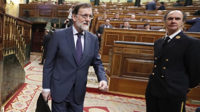 Rajoy mantiene su «plena confianza» en Catalá y los fiscales reprobados