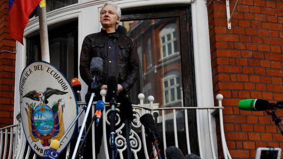 Assange: «Es una victoria importante, pero la guerra acaba de comenzar»