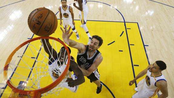 Los Spurs admiten que el tercer partido será decisivo