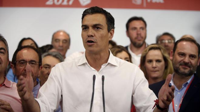 Sánchez traslada a Rajoy su rechazo al referéndum independentista