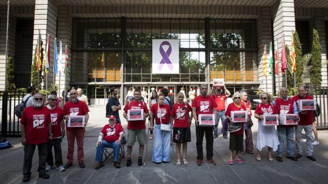 Las comunidades reclaman el dinero prometido por Sanidad para la Hepatitis C