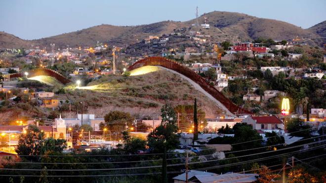 Trump propone un «muro solar» para rebajar la factura de México