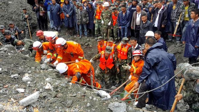 China busca a 93 desaparecidos tras el derrumbe que deja 10 muertos