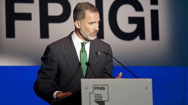 Felipe VI reafirma ante Puigdemont su compromiso de «creer y amar» a Cataluña