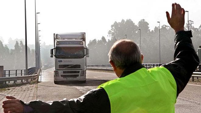 La crisis ha sacado de la carretera a uno de cada cuatro camiones riojanos