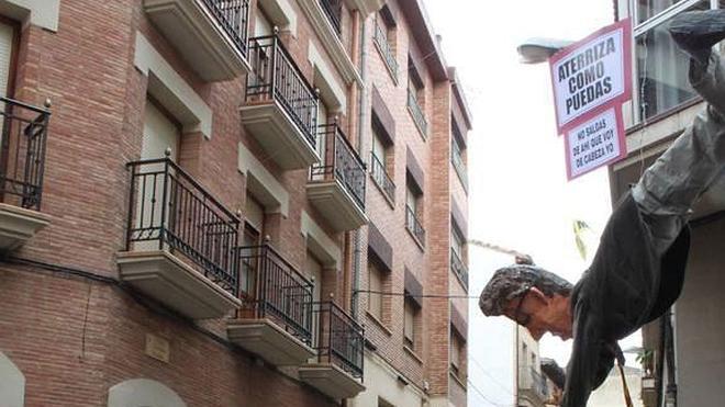 El Judas quemado en Alfaro arde en Cataluña