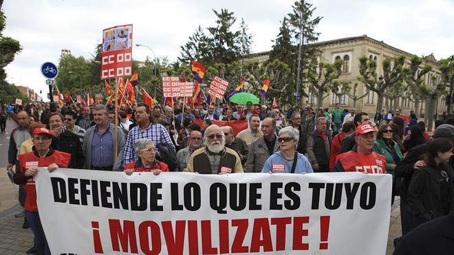 Dos millares de personas reclaman en la marcha del Primero de Mayo "el empleo de calidad"