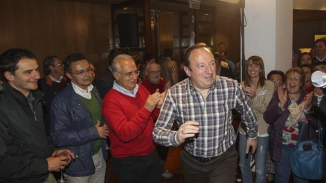 Sanz asegura que, pese a la crisis, "España confía en el PP"