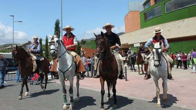 La II Trashumancia reúne a 110 caballistas en la bajada del ganado a Arnedo