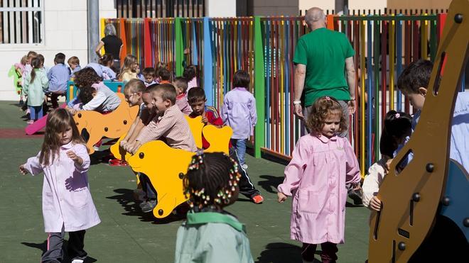 El PSOE pide a Educación que revierta el aumento de las ratios