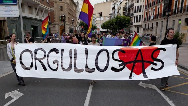 Un centenar de personas celebra en Logroño el Día del Orgullo Gay