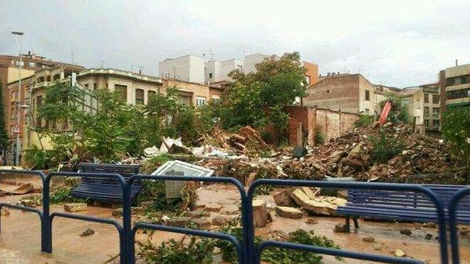 Una tormenta con más de 20 litros anega numerosas calles e inmuebles