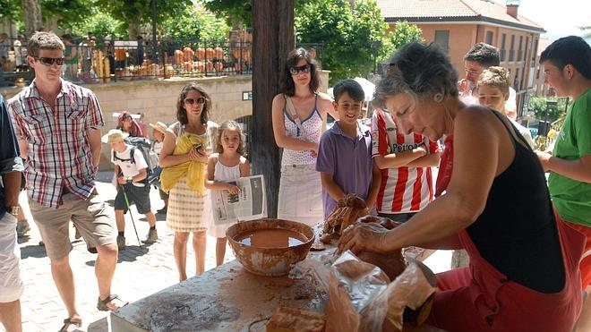 Navarrete acoge este fin de semana la VI Feria Nacional de Alfarería y Cerámica con 53 artesanos