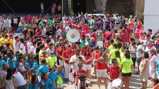 Un colorido chupinazo abre seis días de fiestas patronales en Arnedillo