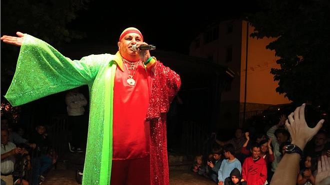 Las canciones de King África ponen en pie al público de El Rasillo