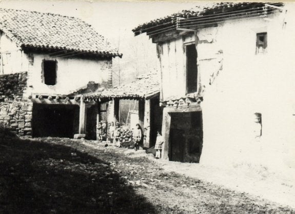 Calle Portales de Valgañón en los 70
