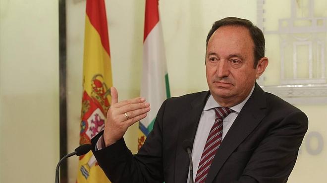 Sanz califica la renuncia de Mas como un «triunfo de la democracia»