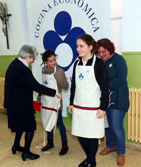 Mercadona y las niñas Alicia y Marina Espinosa, 'Delantales Solidarios 2014'
