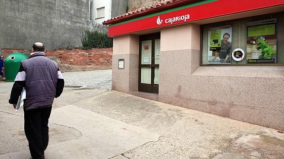 El PSOE, contra el cierre de 15 oficinas de Bankia