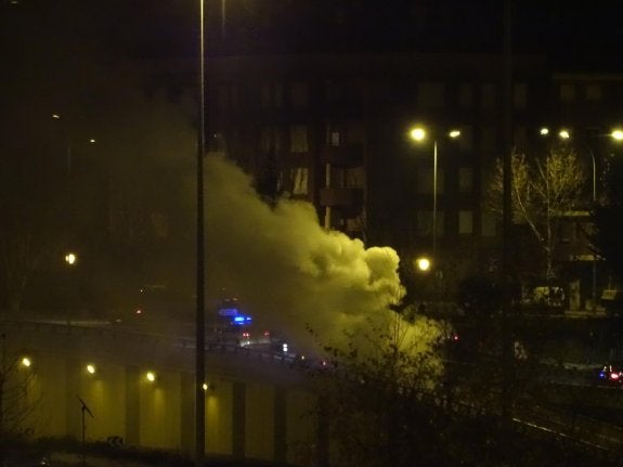Se incendia un vehículo en la circunvalación