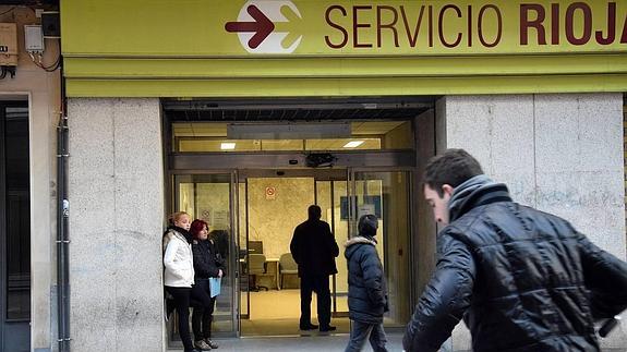 UGT denuncia que «baja el desempleo» en La Rioja «porque cae la actividad económica»