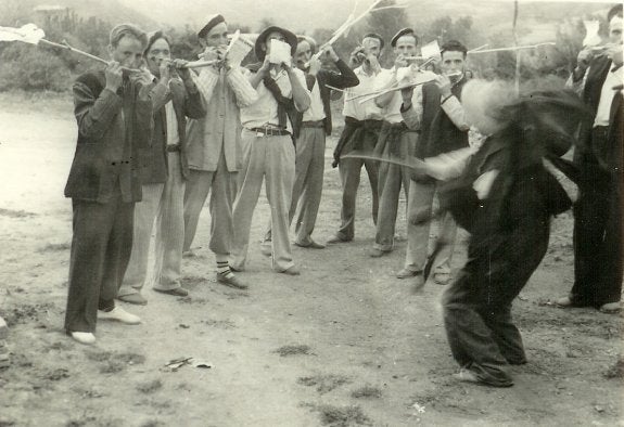 De fiesta en Zorraquín en los años 40