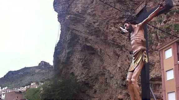 Multitudinaria procesión del Cristo del Perdón
