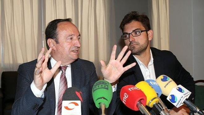 PP y C's rubrican hoy el pacto que permitirá la investidura de Ceniceros como presidente