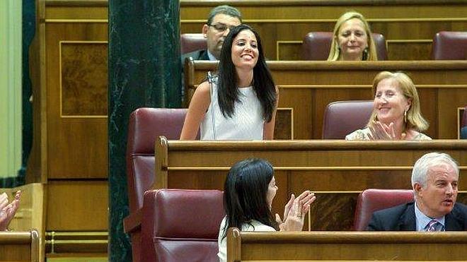 Carmen Duque releva a Escobar y se convierte en la diputada más joven del Congreso