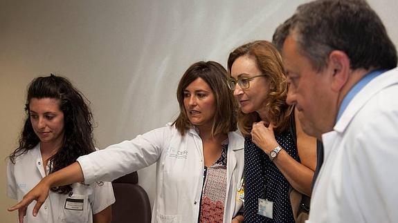 La consejera de Salud se presenta a los profesionales del San Pedro