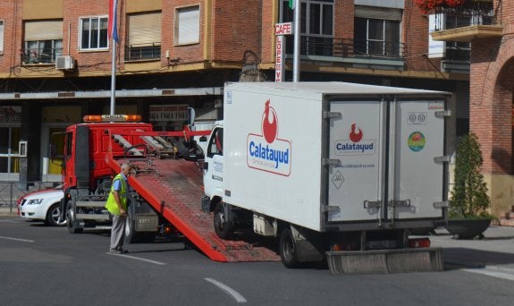 HUMO EN EL MERCADAL POR UN CAMIÓN