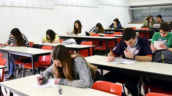 Emilio del Río destaca la apuesta del Gobierno por la «excelencia, calidad e igualdad» en la educación riojana