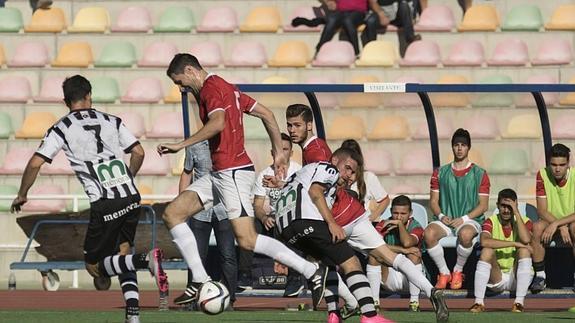 El Anguiano da un golpe en la mesa