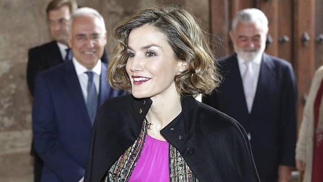 La Reina Letizia aboga por la «correción lingüística» en días «donde todos dicen de todo»