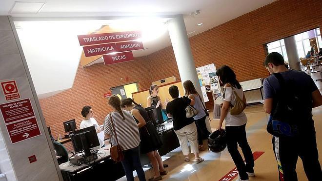 Uno de cada cuatro universitarios de la UR cuenta con una beca del Ministerio