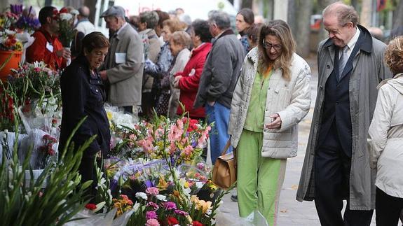 Quince expositores participan en el Mercado de las Flores de Todos los Santos