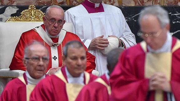 Despilfarro, dinero desviado y falta de control: lo que dicen los papeles filtrados del Vaticano
