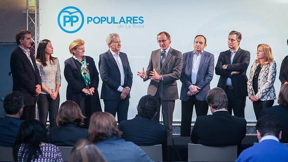 Alonso llama «a la mayoría social moderada a ser la mayoría política»