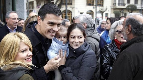 Besos, selfis y un aperitivo en la Laurel