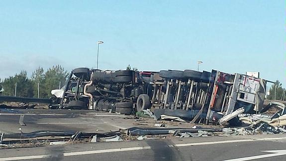Fallece un hombre y dos personas resultan heridas en una colisión en la A-68