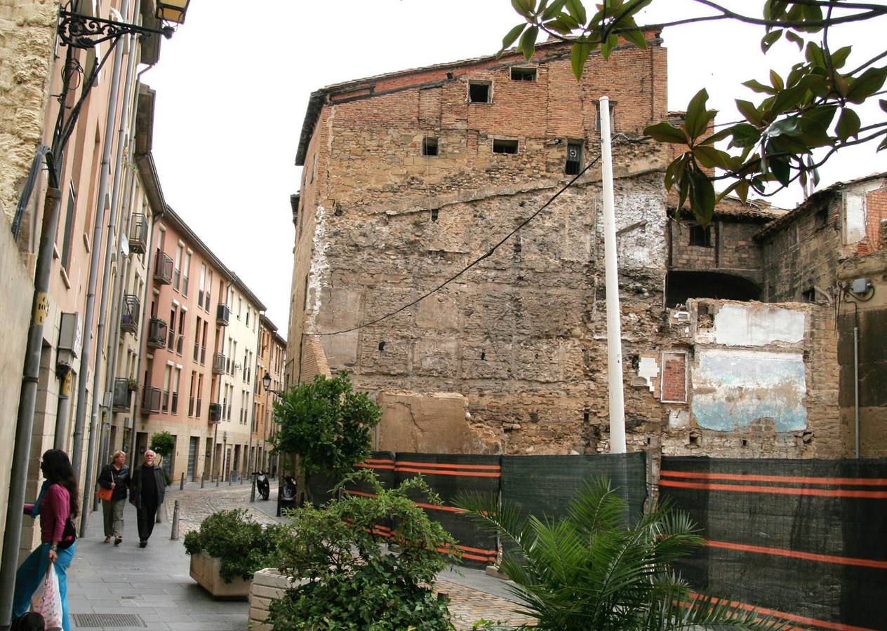 El PSOE reprocha que 33 edificios no tengan ayuda a la rehabilitación