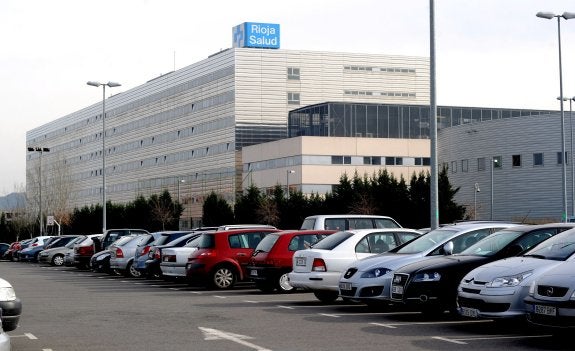 Fallece de un infarto en el parking del San Pedro cuando su mujer estaba de parto